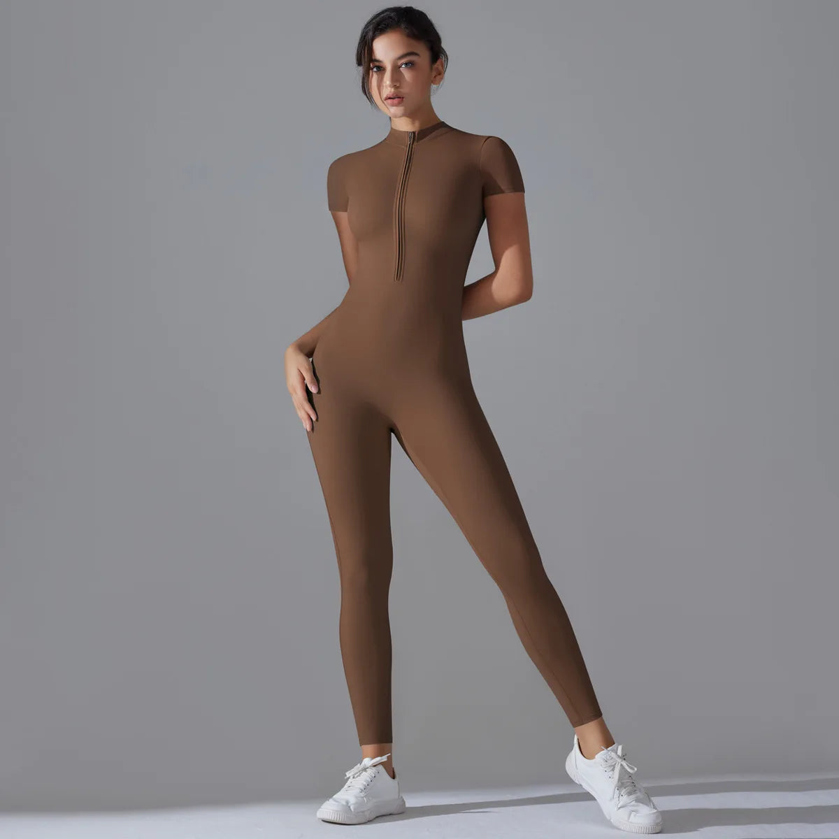 Combinaison Fitness Léa – Jumpsuit Respirant à Manches Courtes et Fermeture Éclair