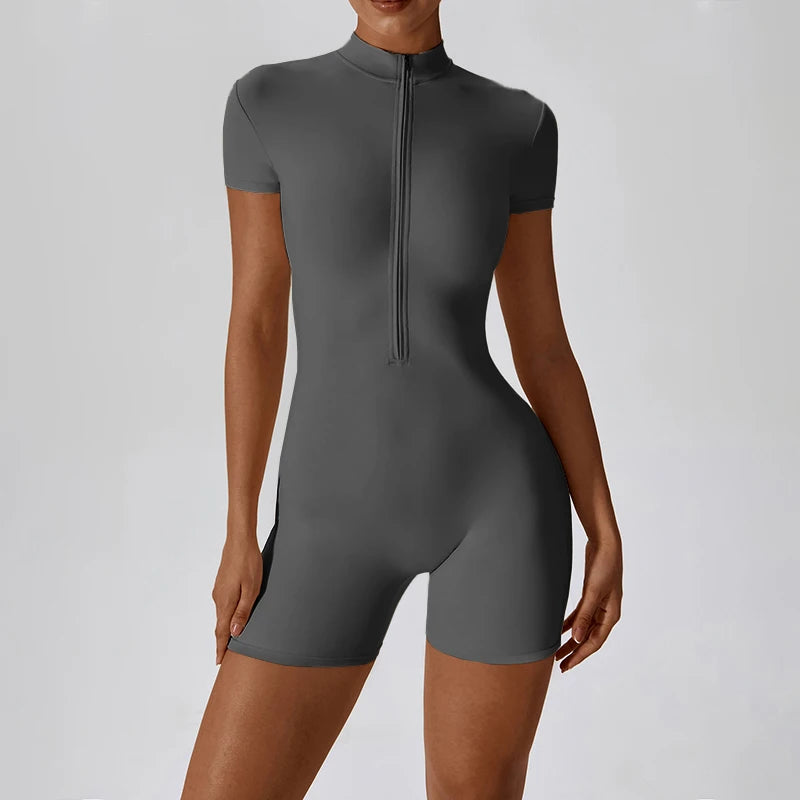 Combinaison Fitness Clara – Jumpsuit Court avec Fermeture Éclair