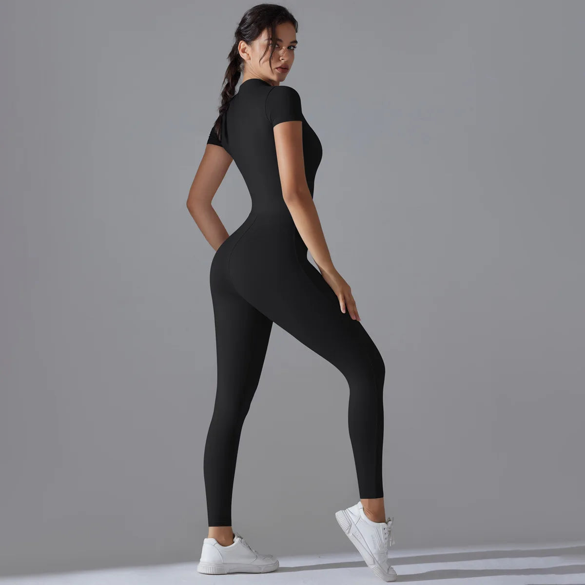 Combinaison Fitness Léa – Jumpsuit Respirant à Manches Courtes et Fermeture Éclair